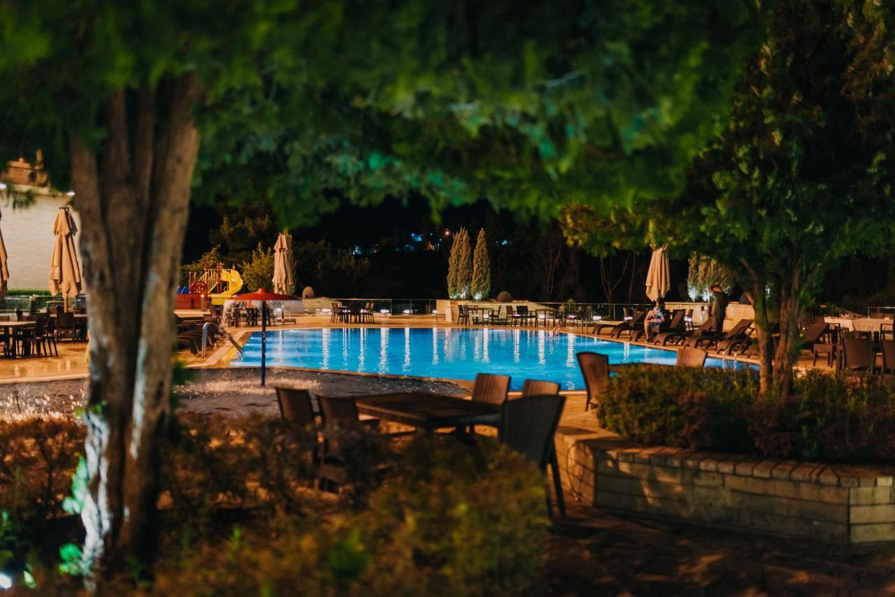 Ashur Hotel Dukhan Bagian luar foto