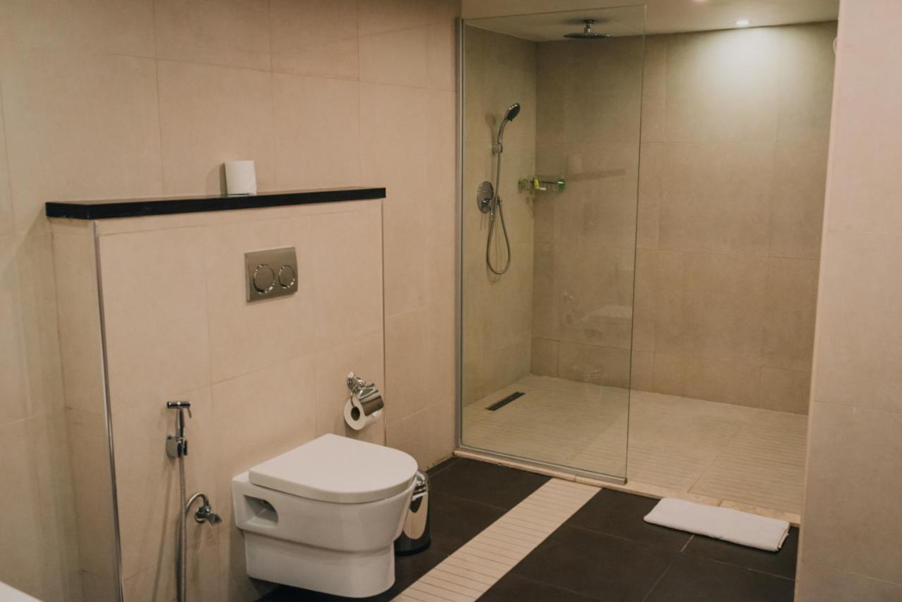 Ashur Hotel Dukhan Bagian luar foto